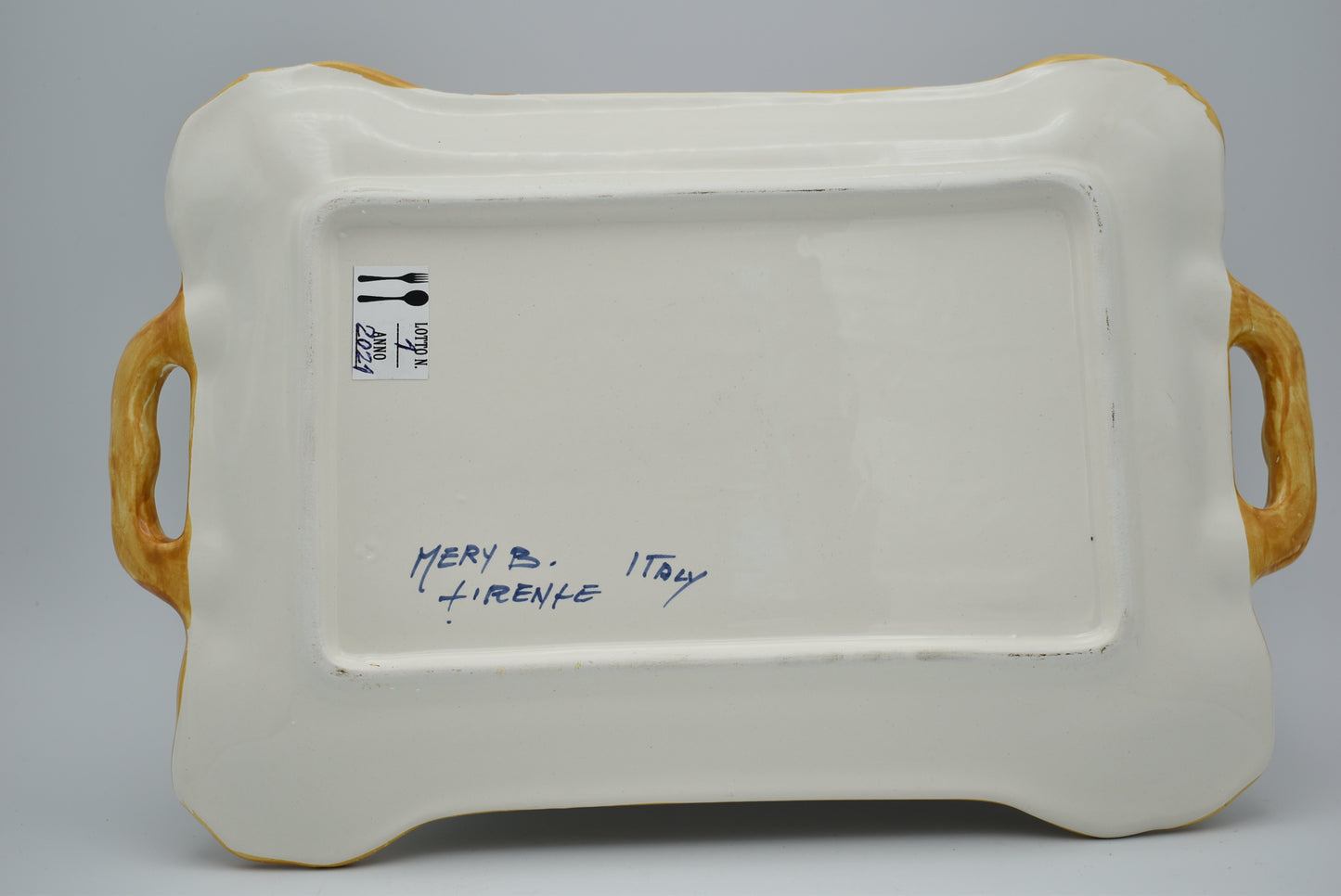 Vassoio in ceramica con manico