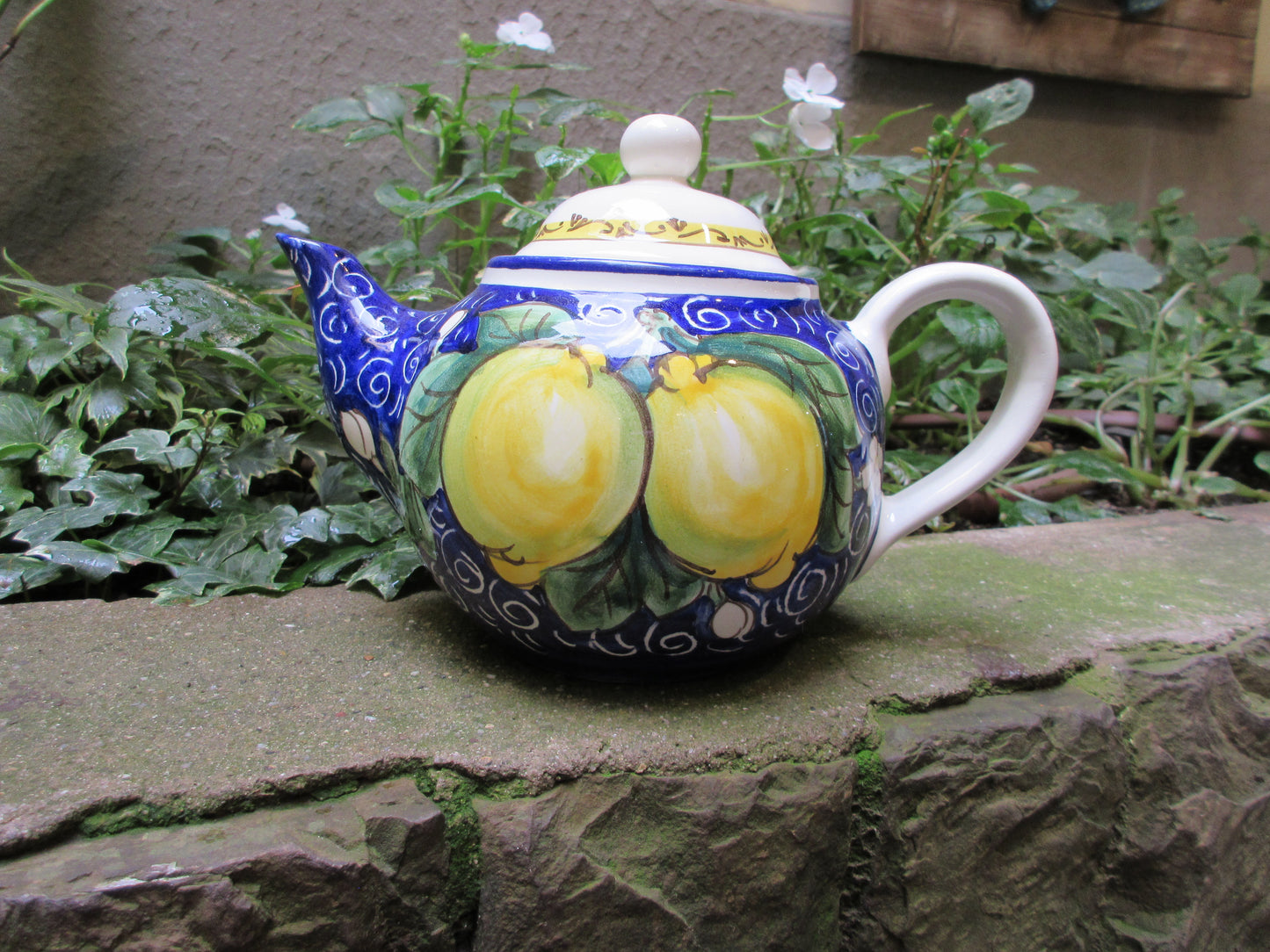 ceramic tea pot