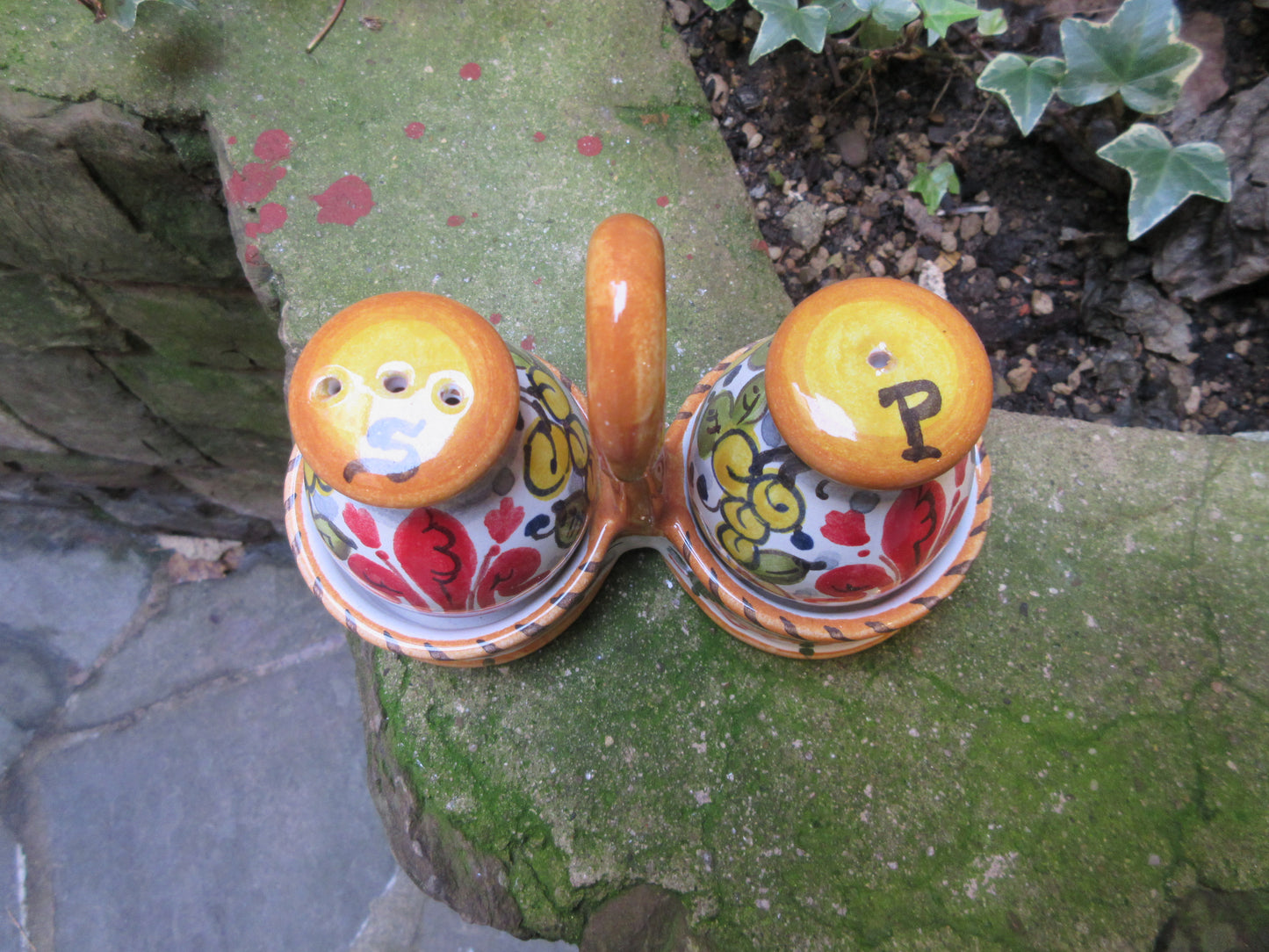 saliera e pepiera in ceramica