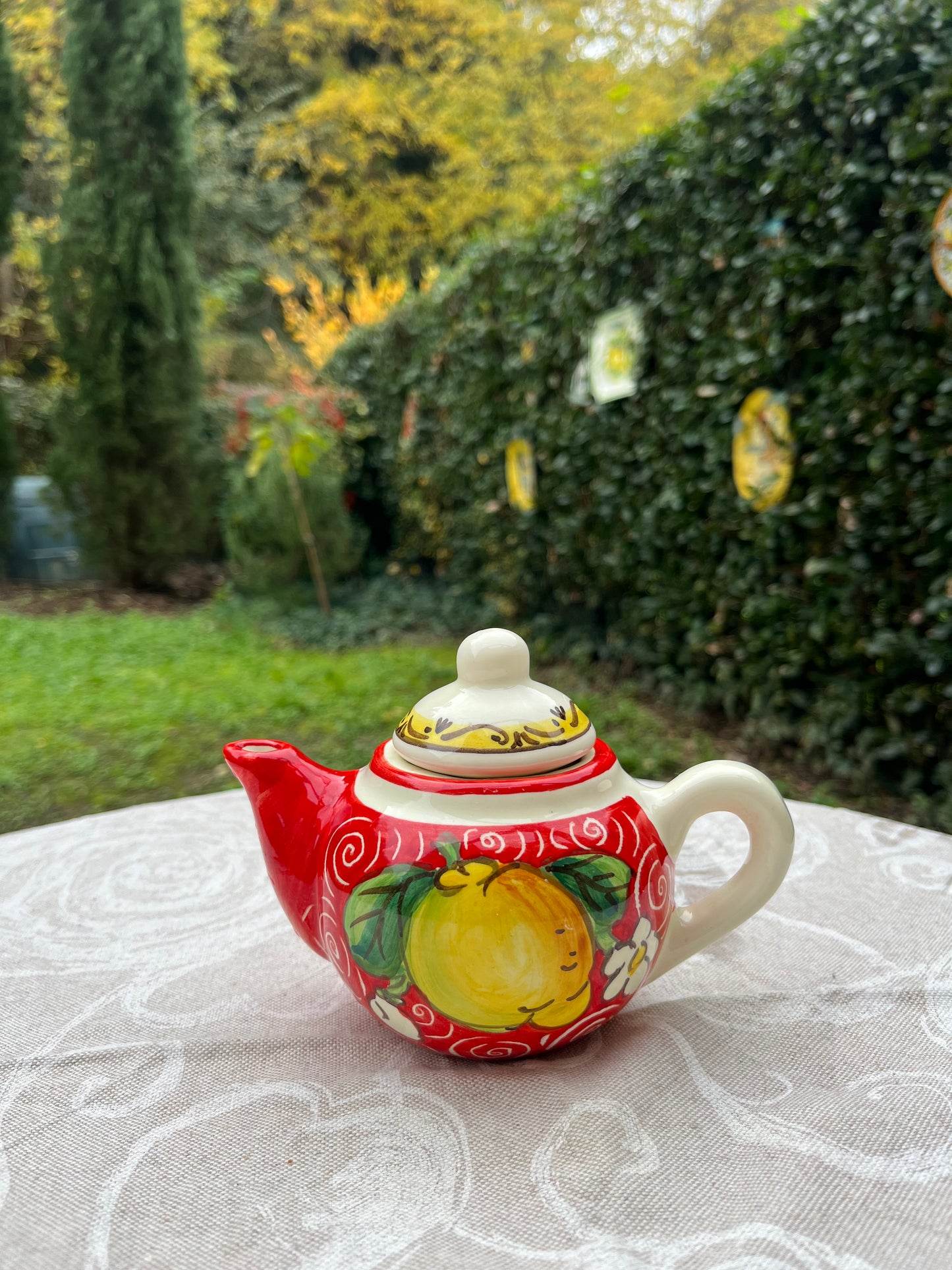 Ceramic tea pot