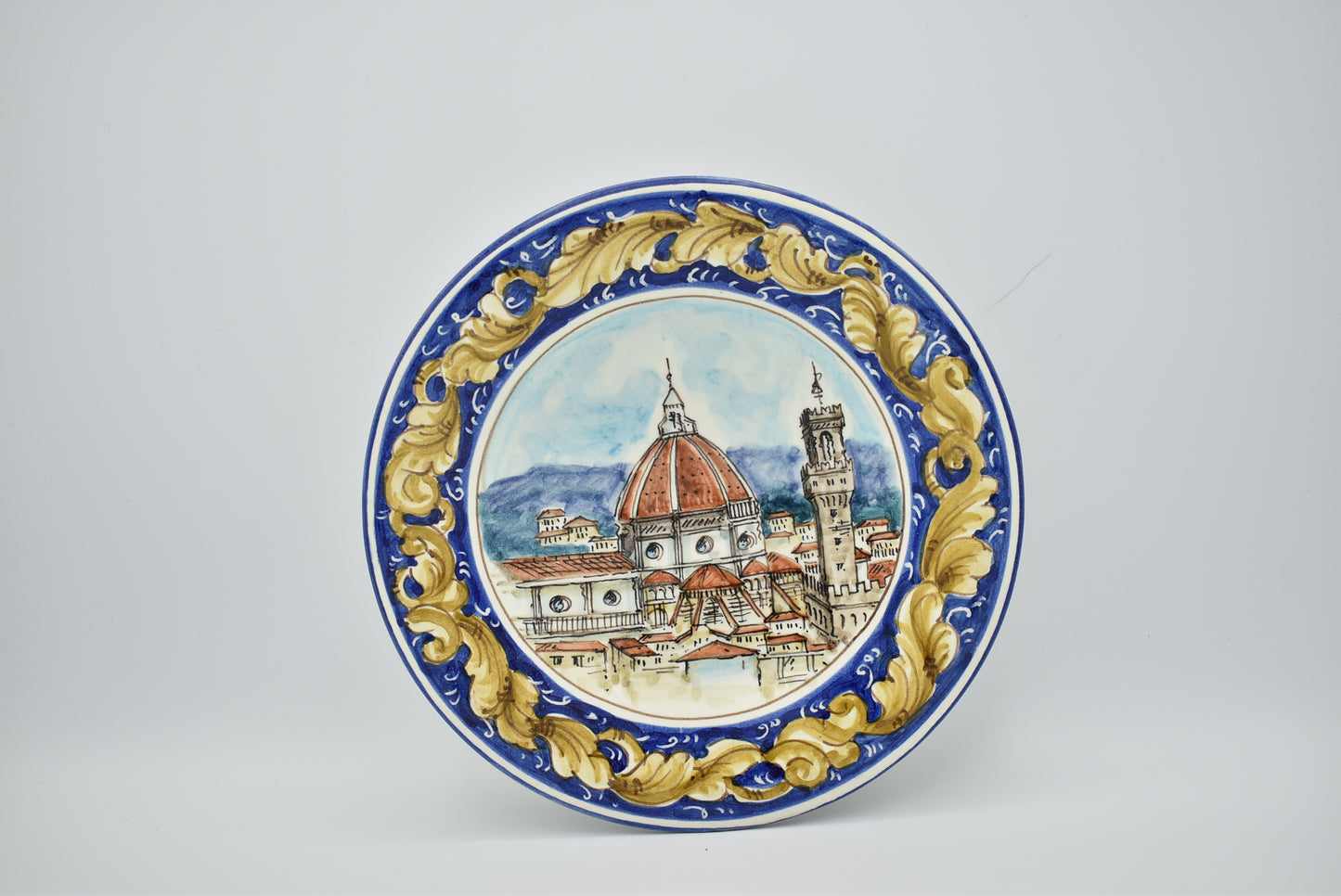 Piatto in ceramica fatto a mano