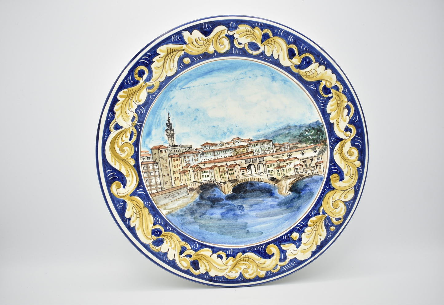 Piatto in ceramica fatto a mano