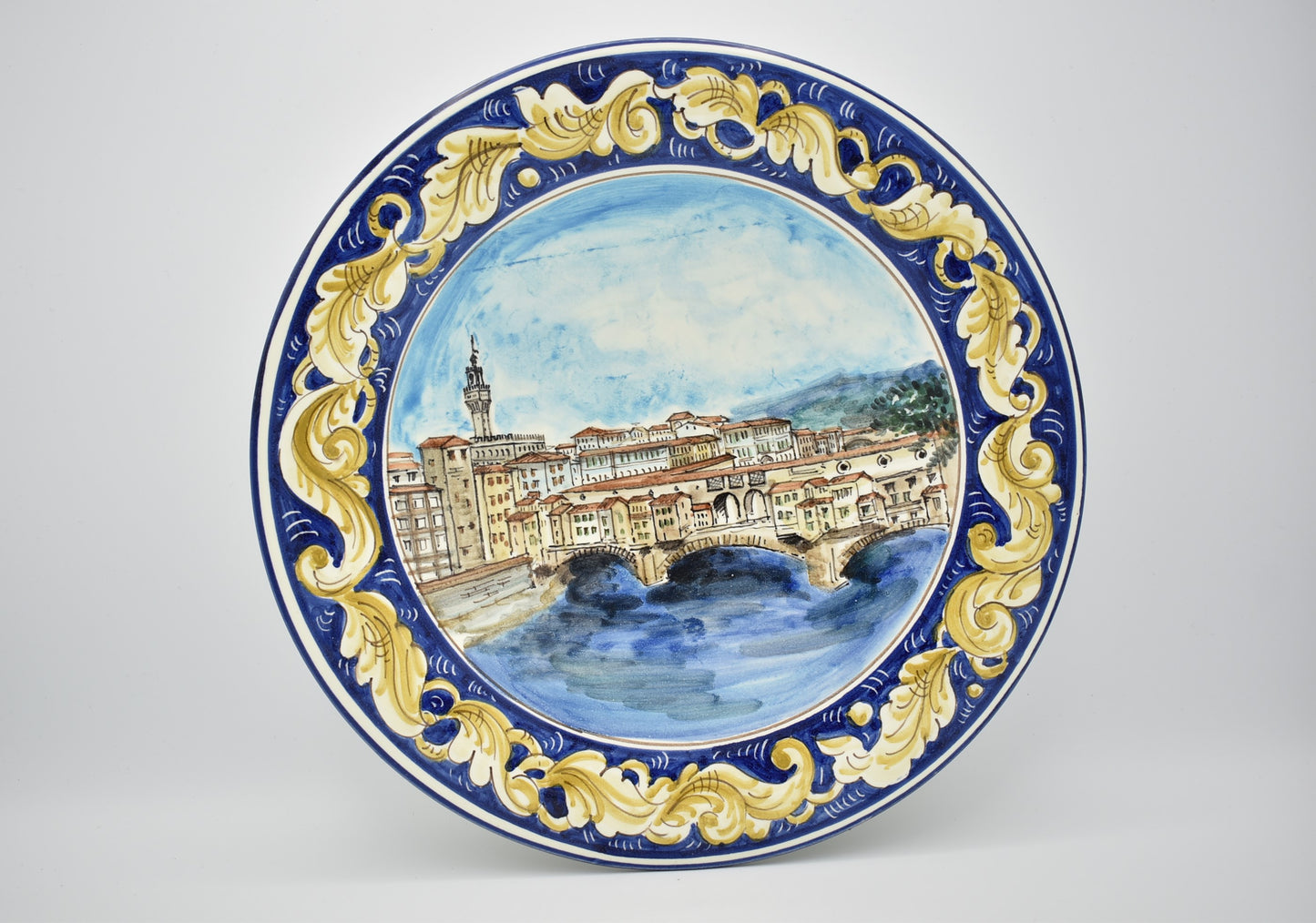 Piatto in ceramica fatto a mano