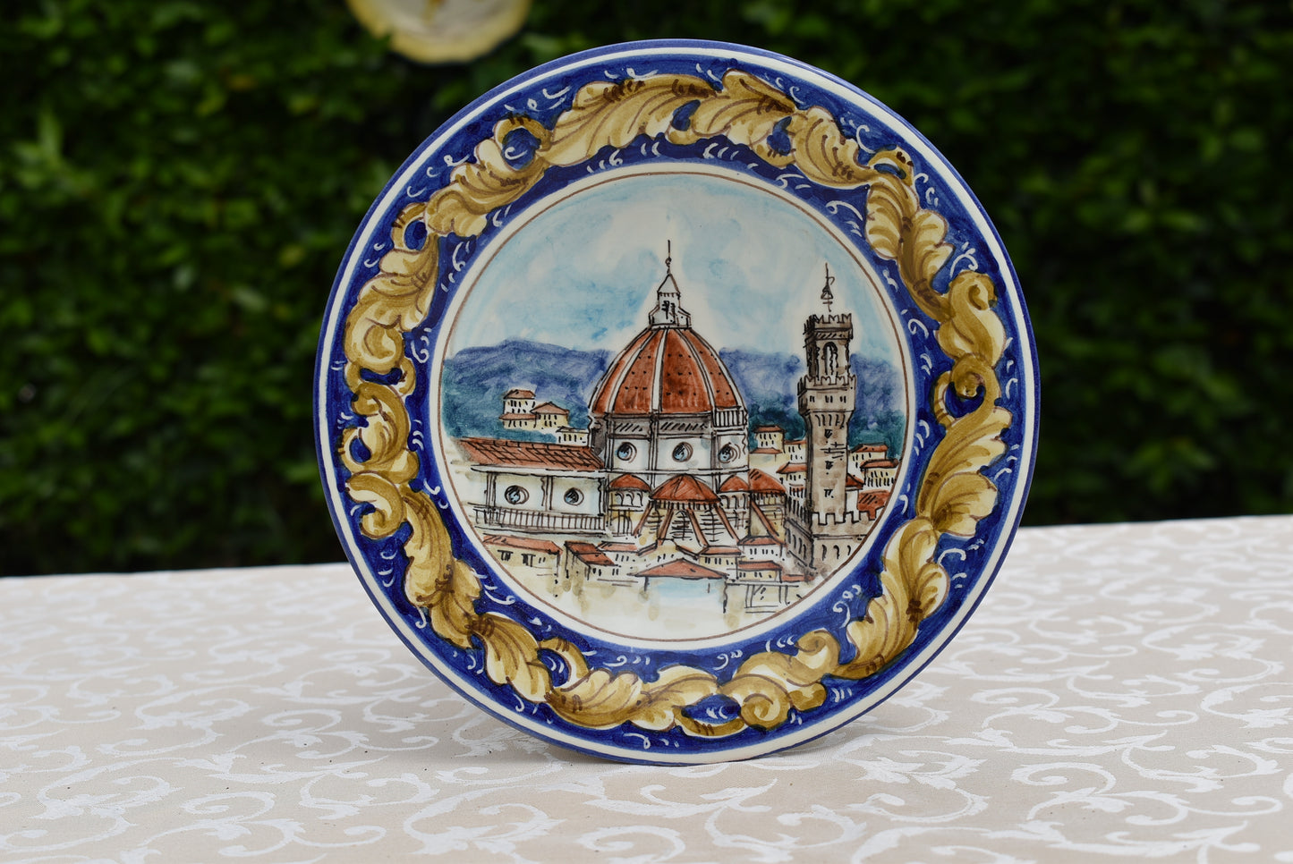 Piatto in ceramica fatto a mano