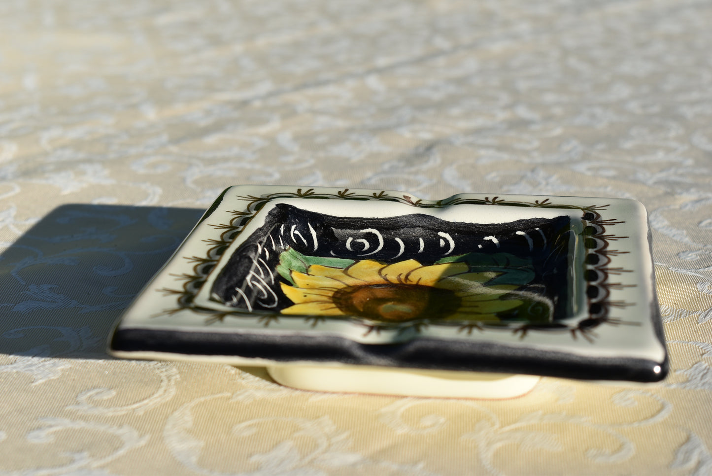 Ceramic ash-tray