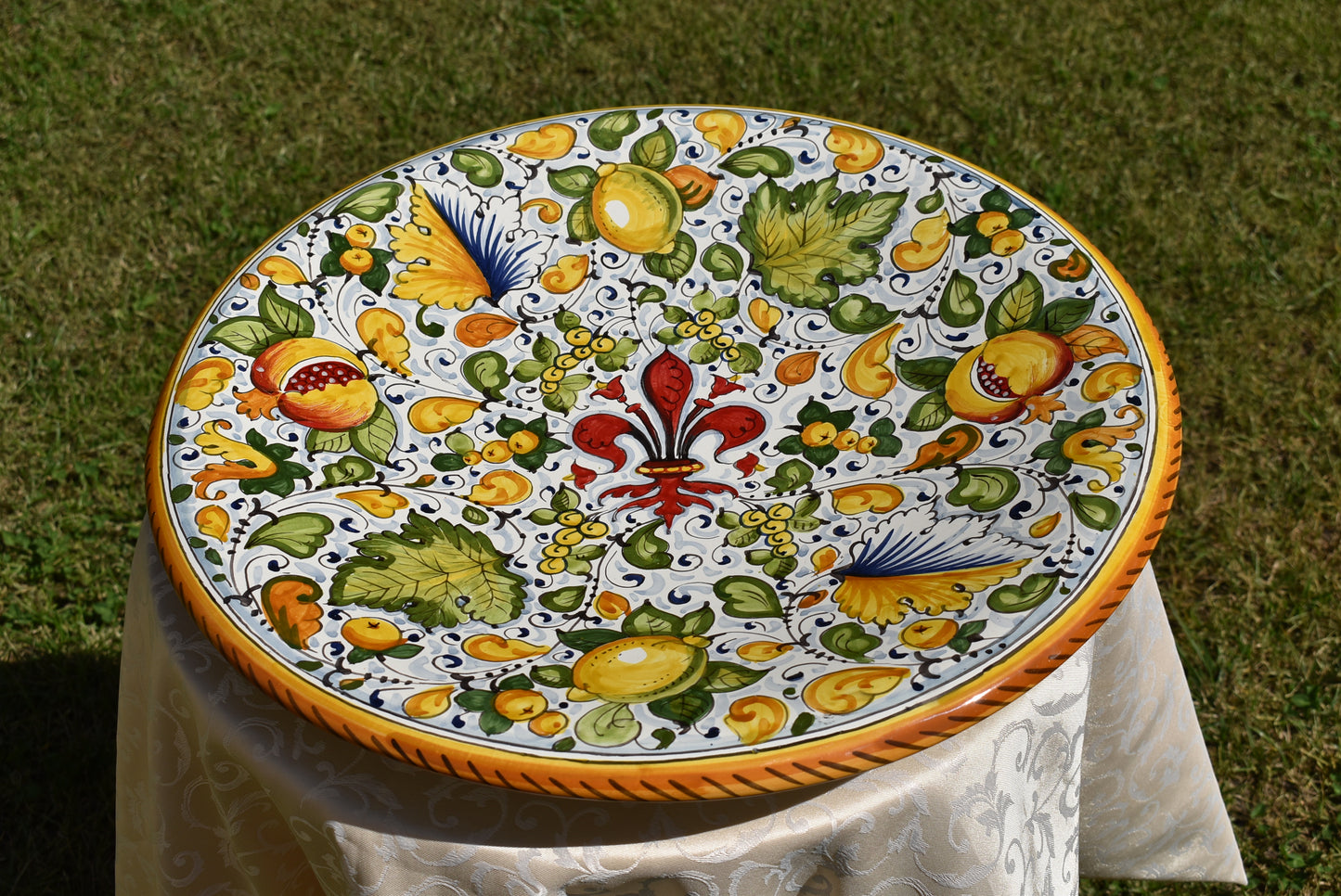 Piatto in ceramica