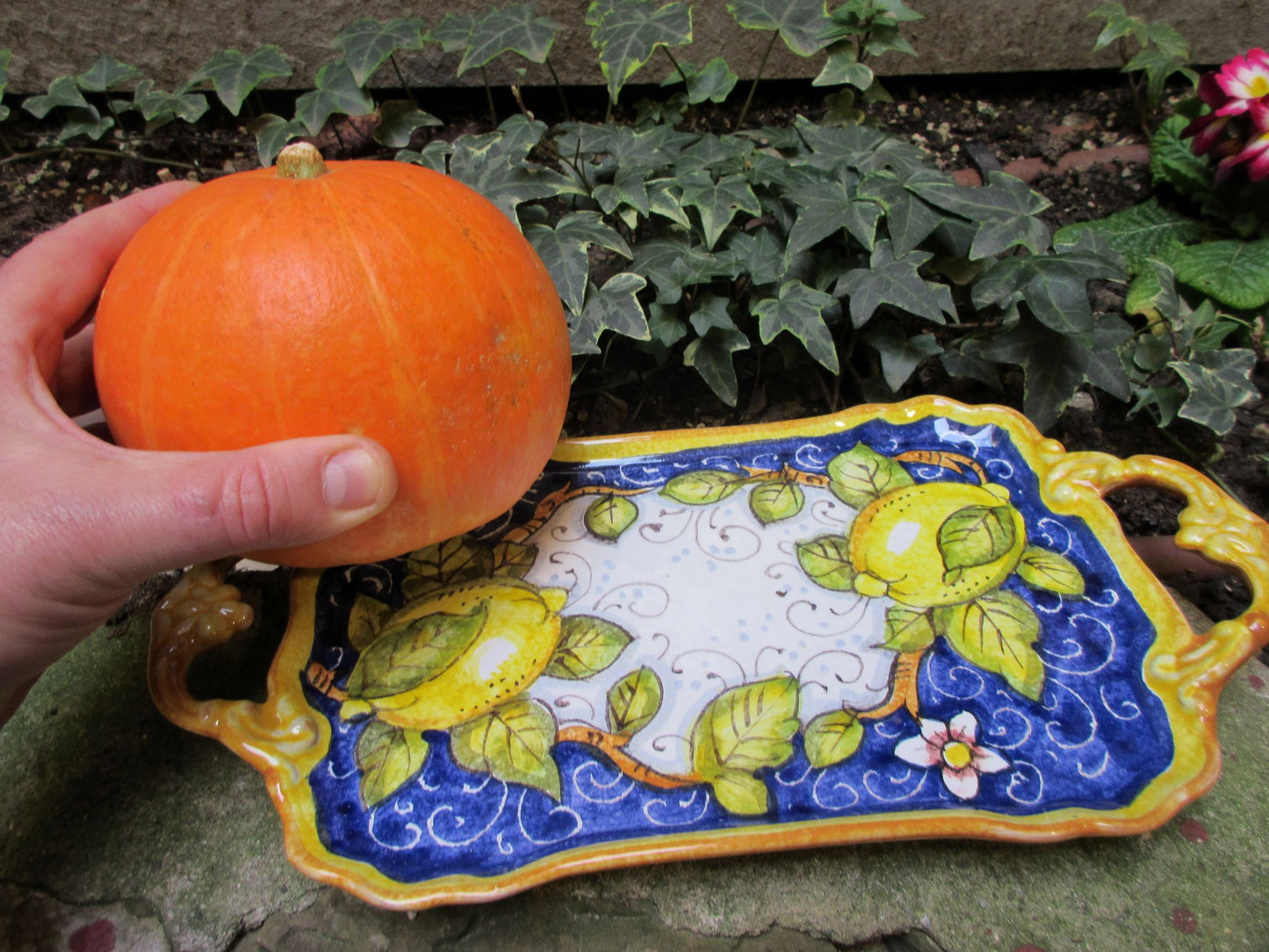 vassoio in ceramica con manico