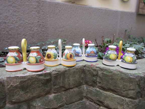 saliera e pepiera in ceramica