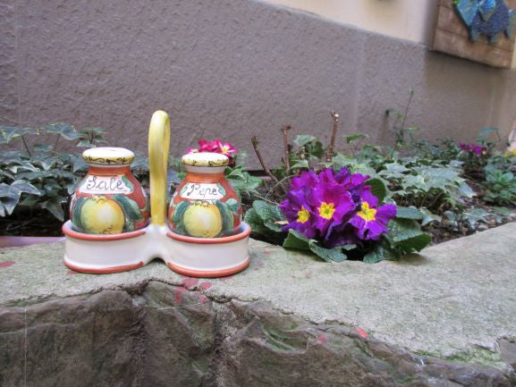 saliera e pepiera in ceramica