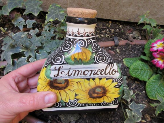 decorazione bottiglia in ceramica