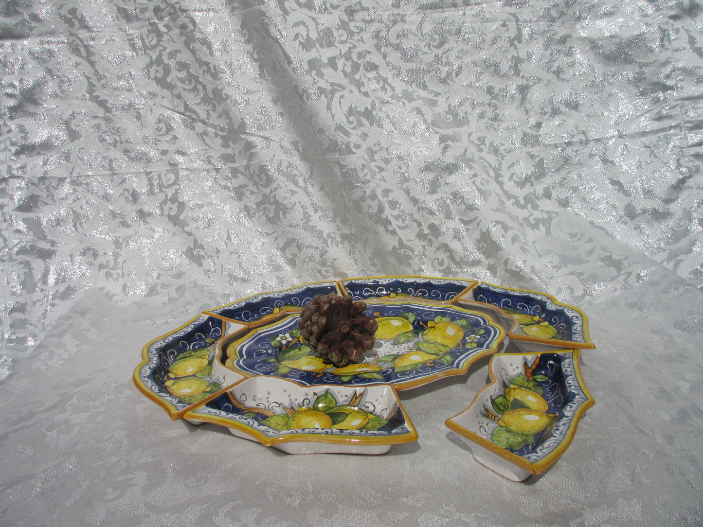 set di piatti in ceramica