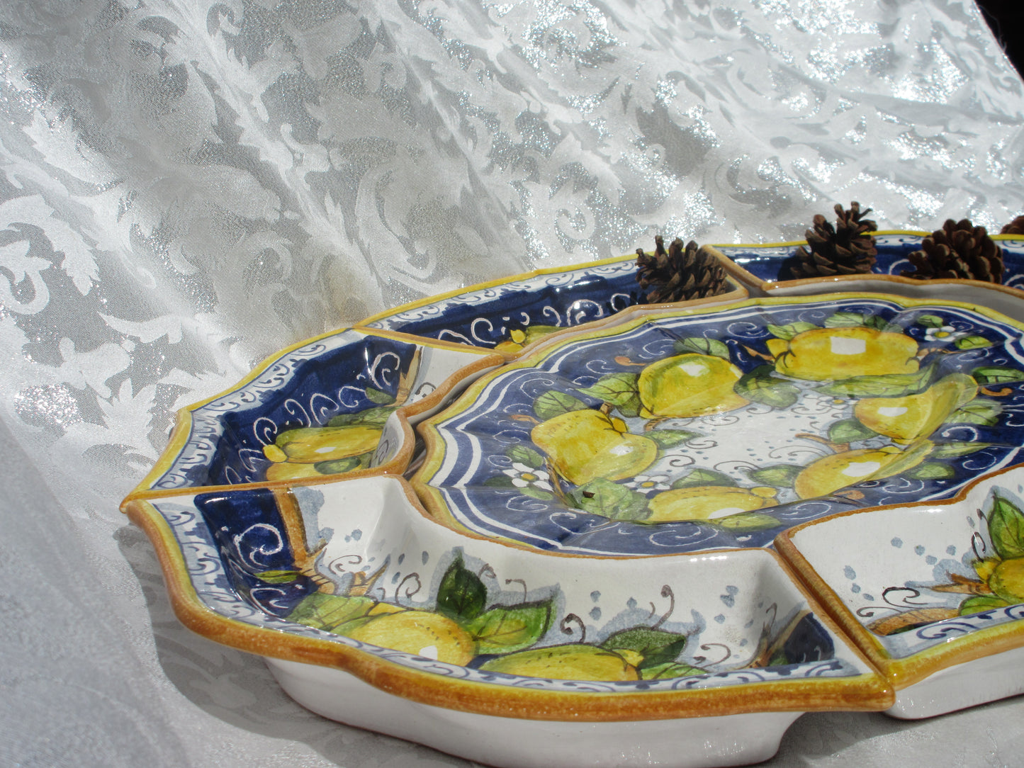 set di piatti in ceramica