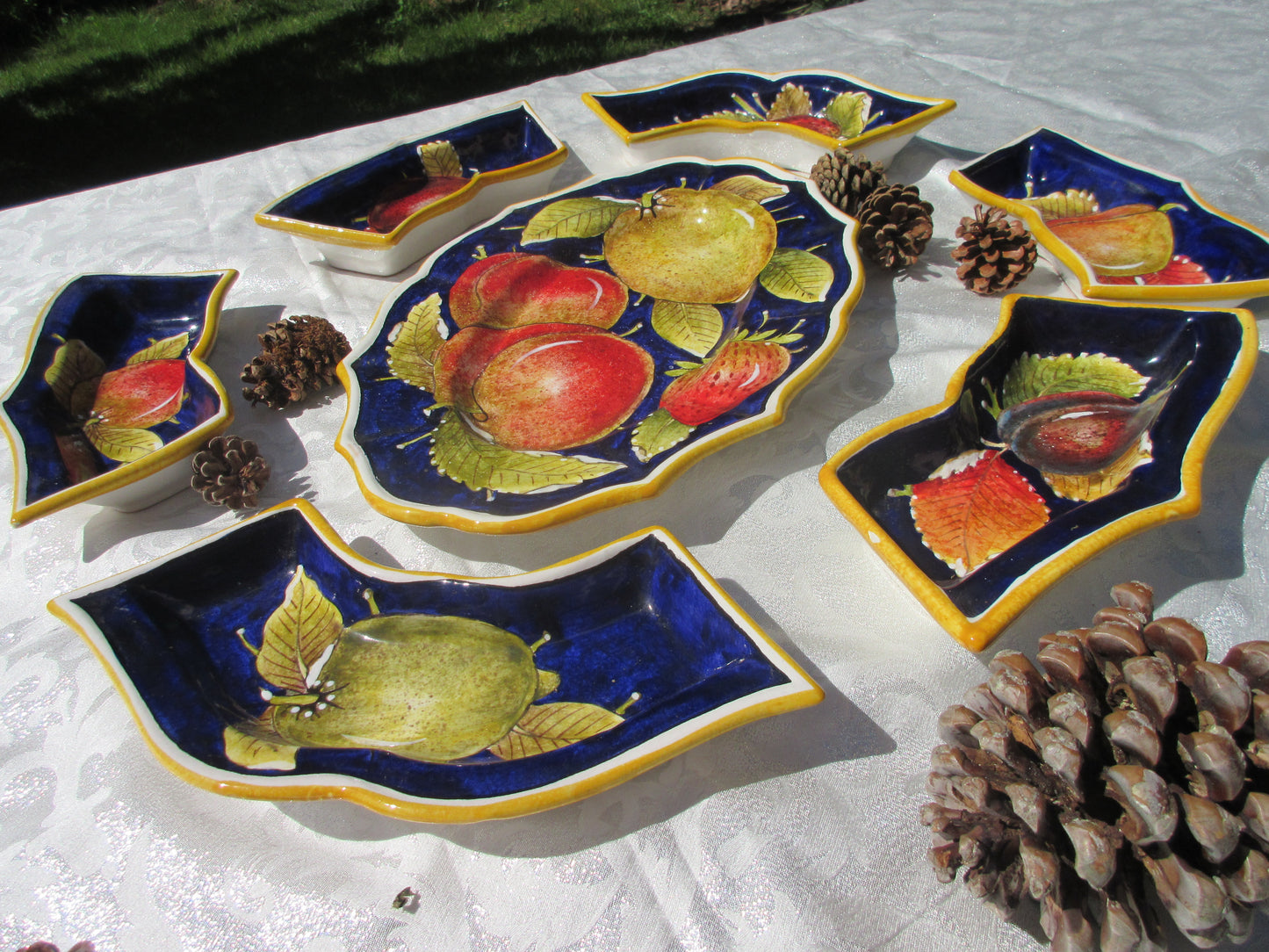 set di piatti in ceramica