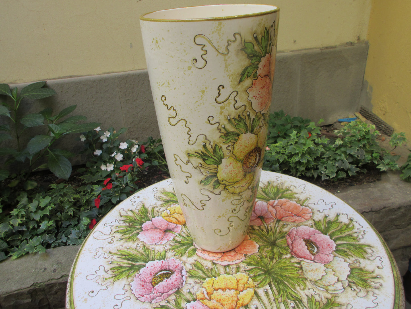 modern ceramic vase