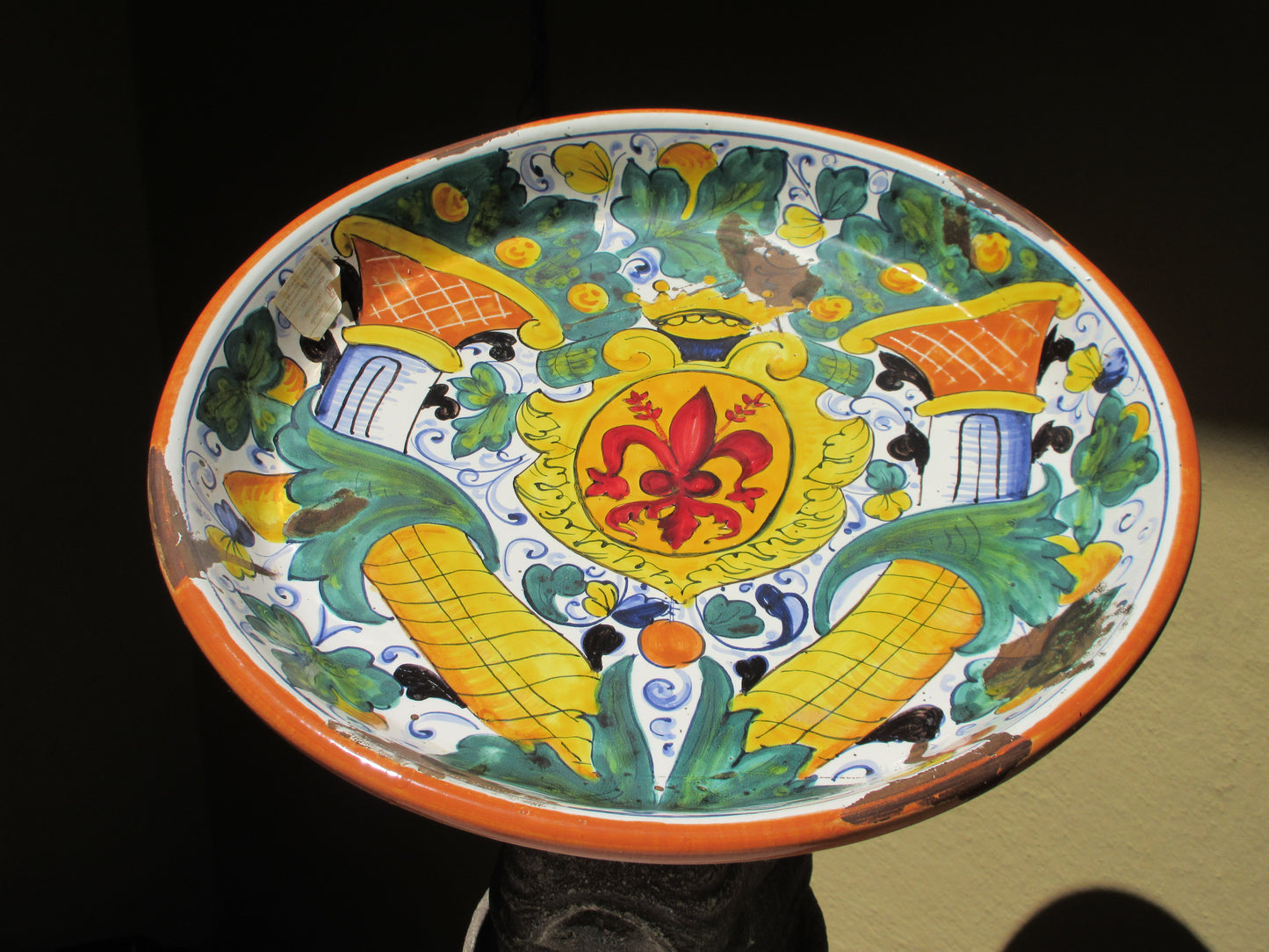 centrotavola in ceramica decorato