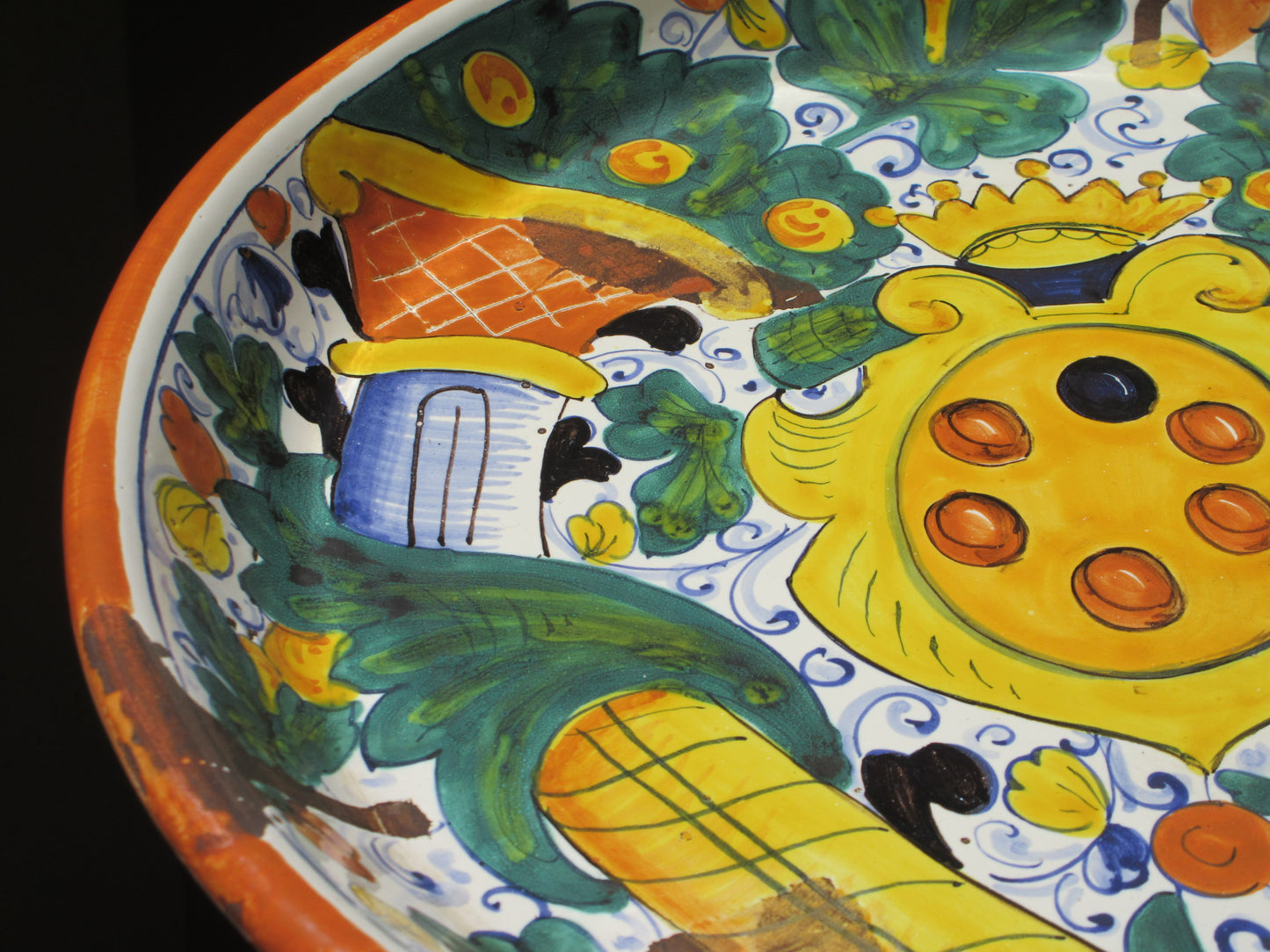 centrotavola in ceramica decorato