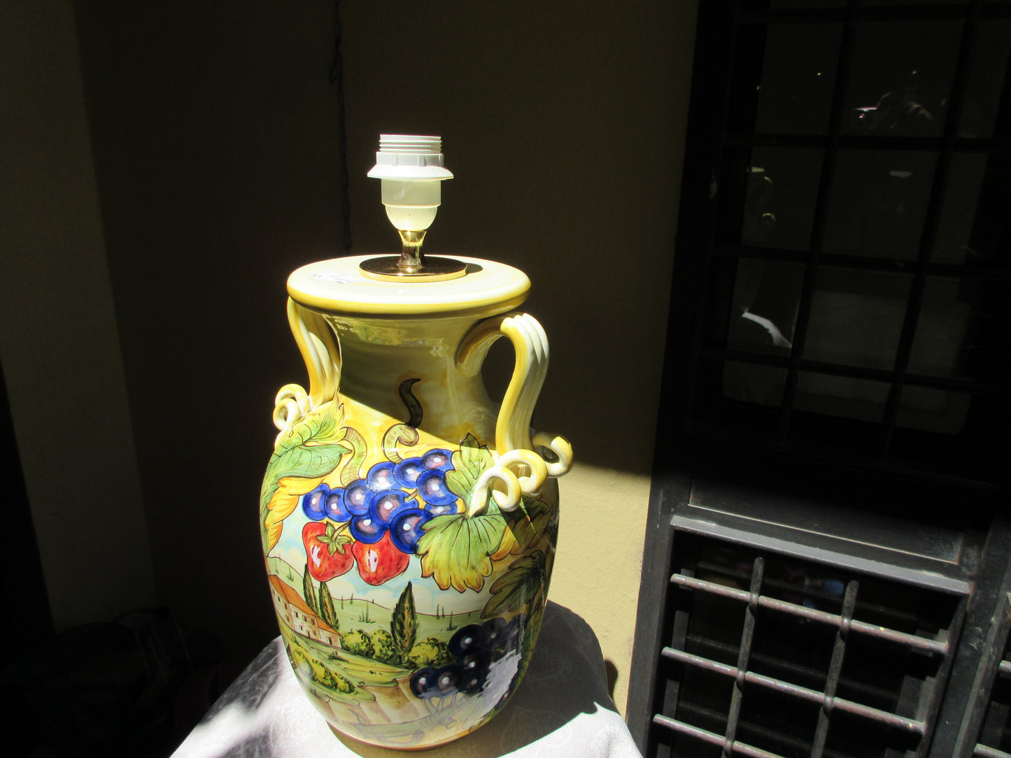 Ceramic lamp base