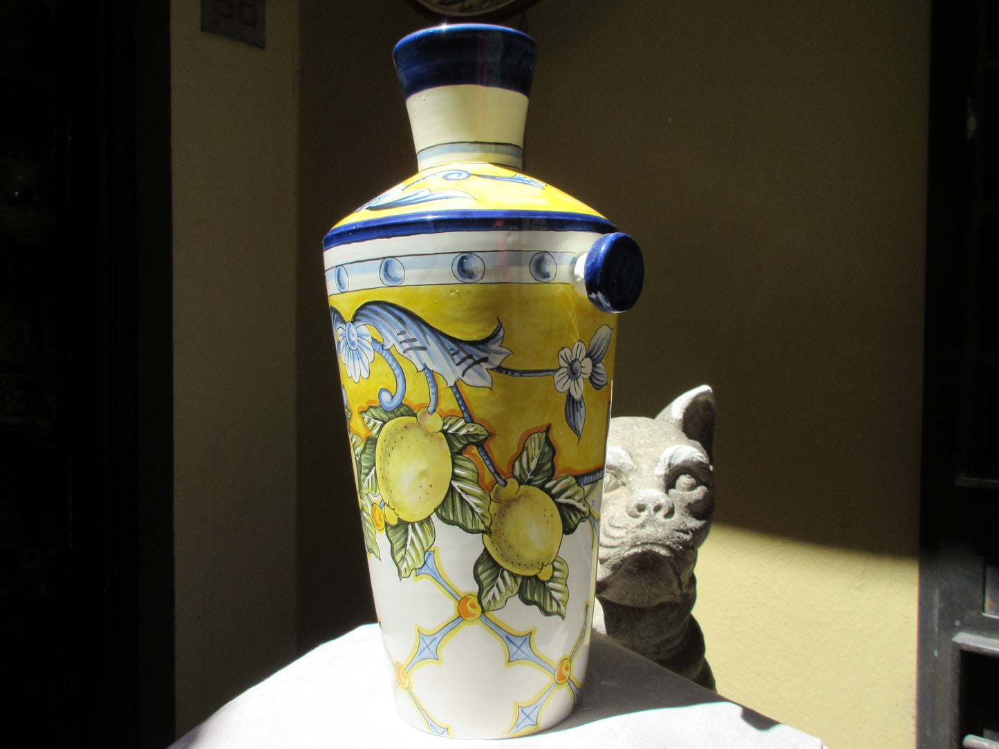 Vaso toscano fatto a mano in forma moderna e design tradizionale