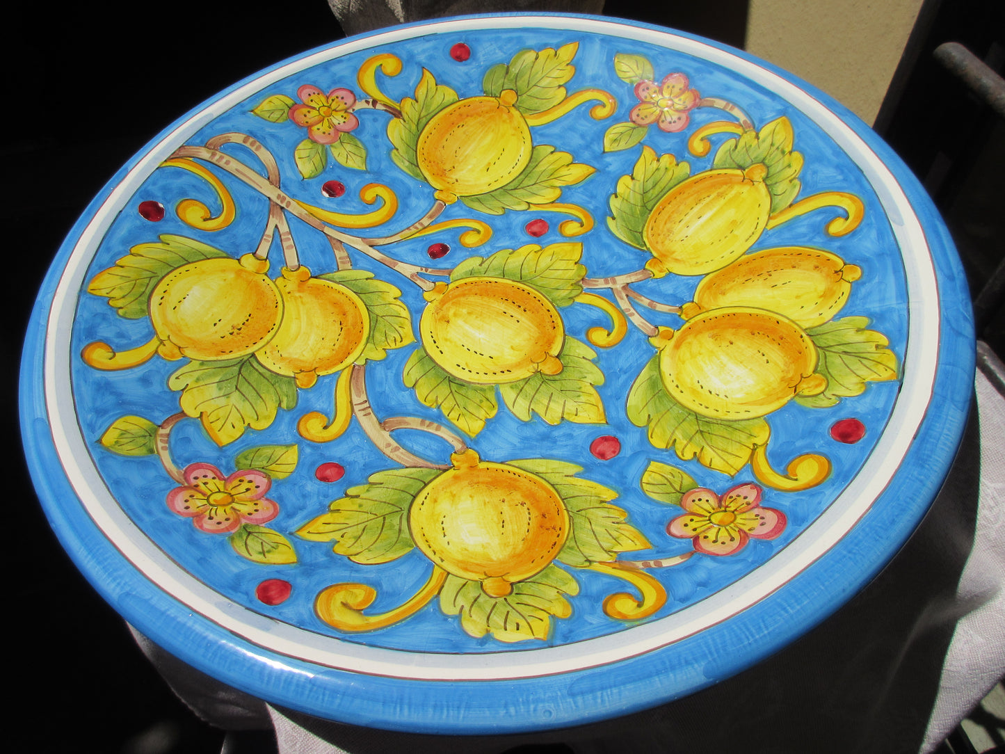 Piatto in ceramica fatto a mano