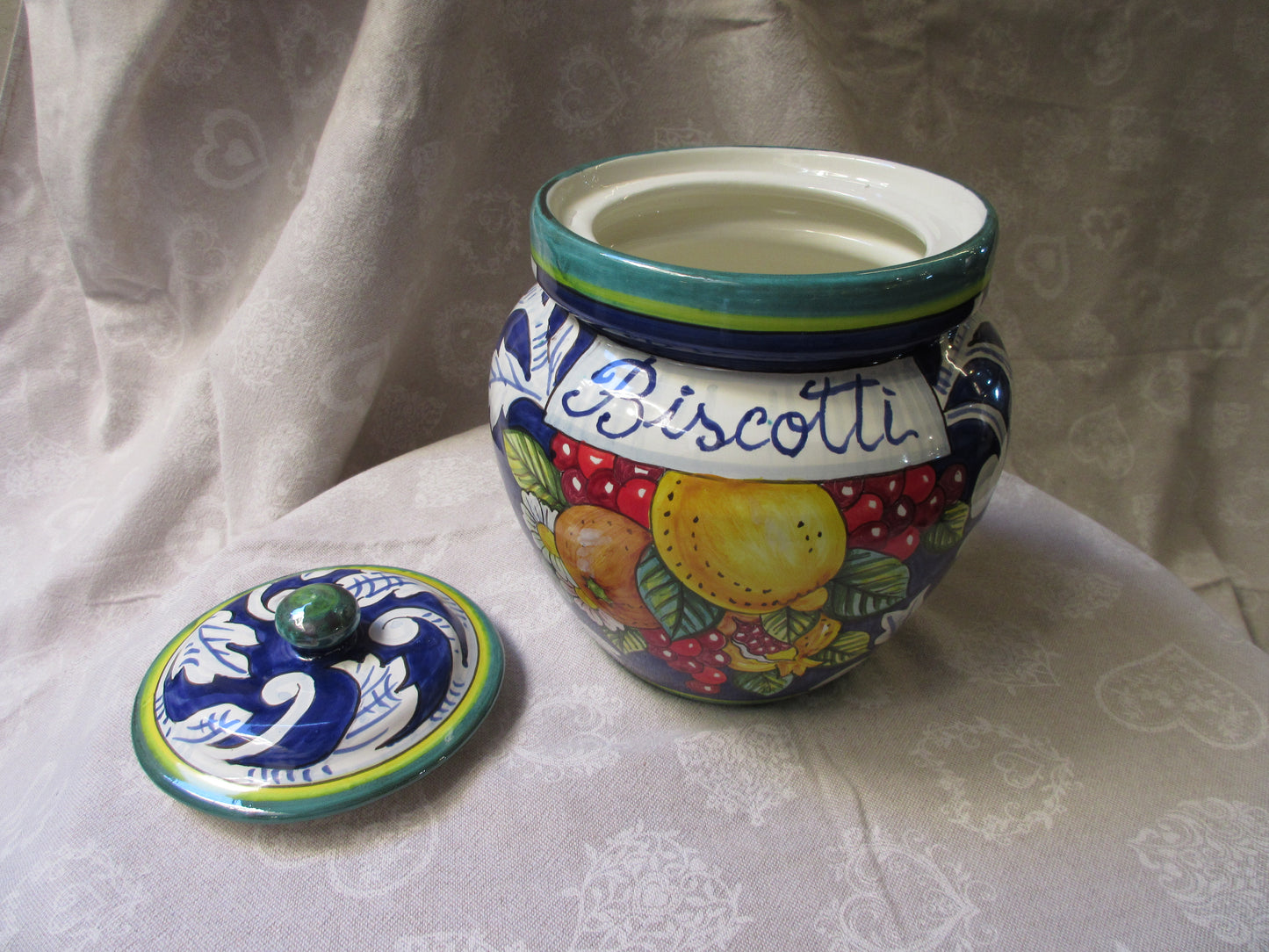 ceramic cookie jar with lid