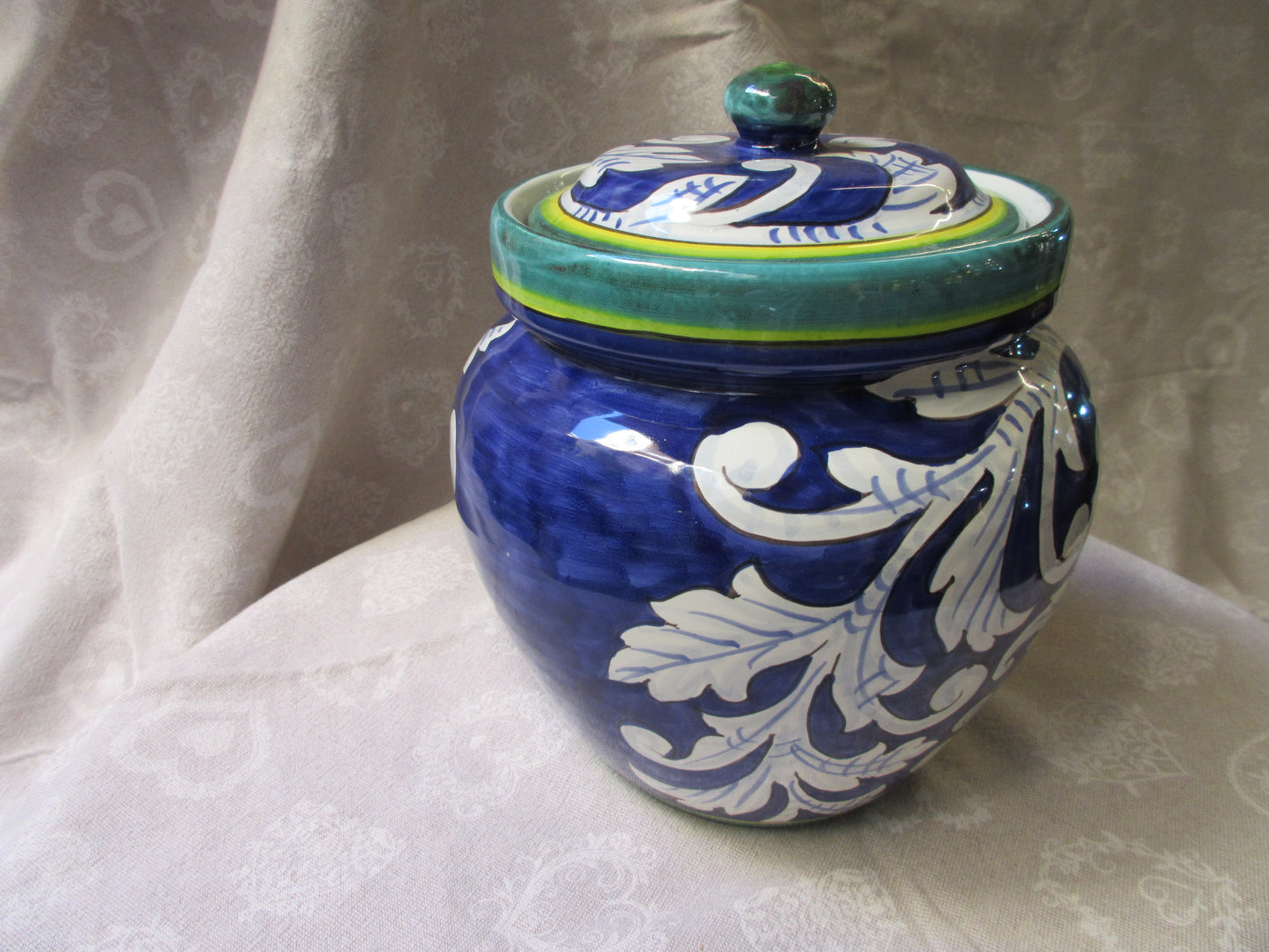 ceramic cookie jar with lid