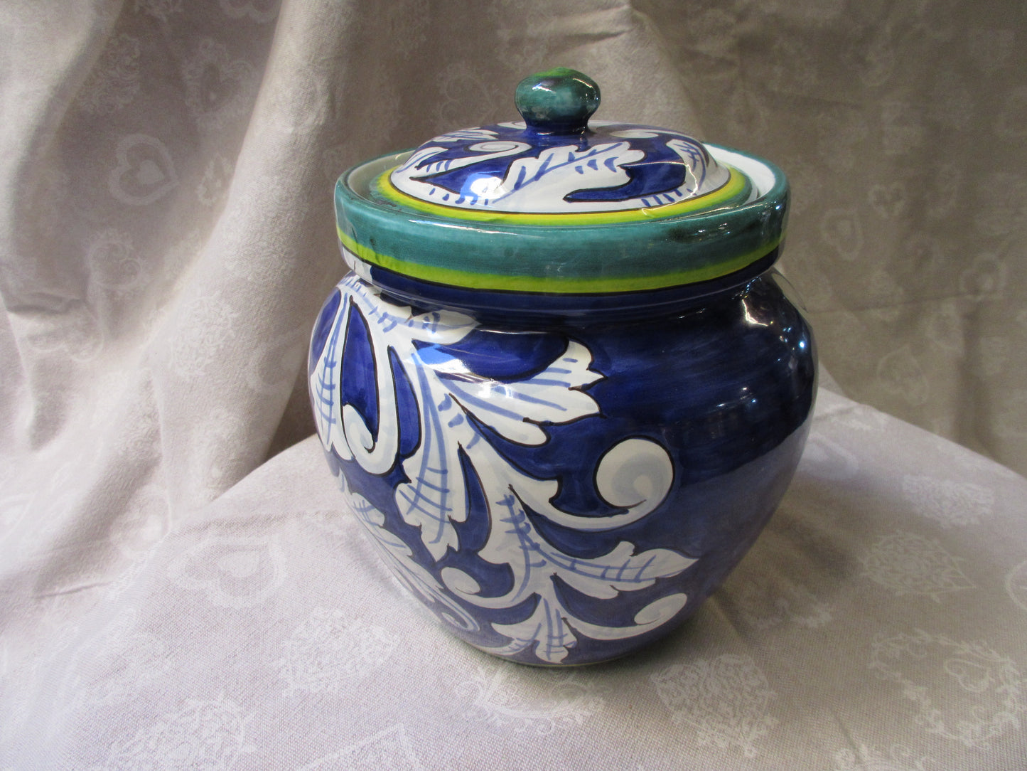 ceramic cookie jar with lid