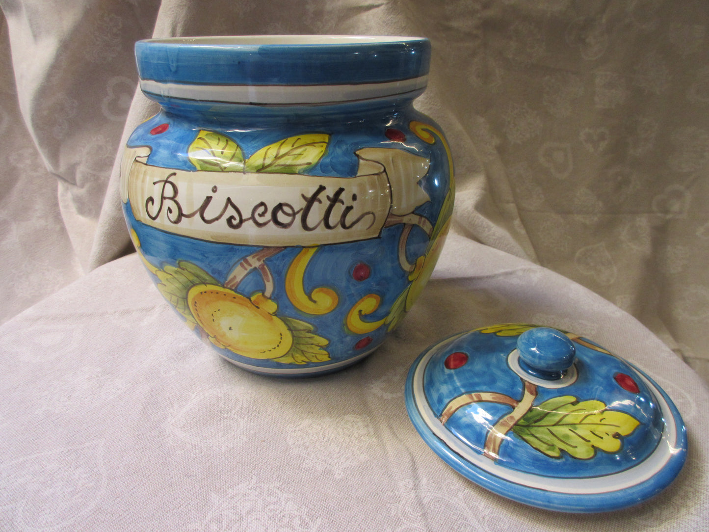 casa in barattolo di ceramica per biscotti