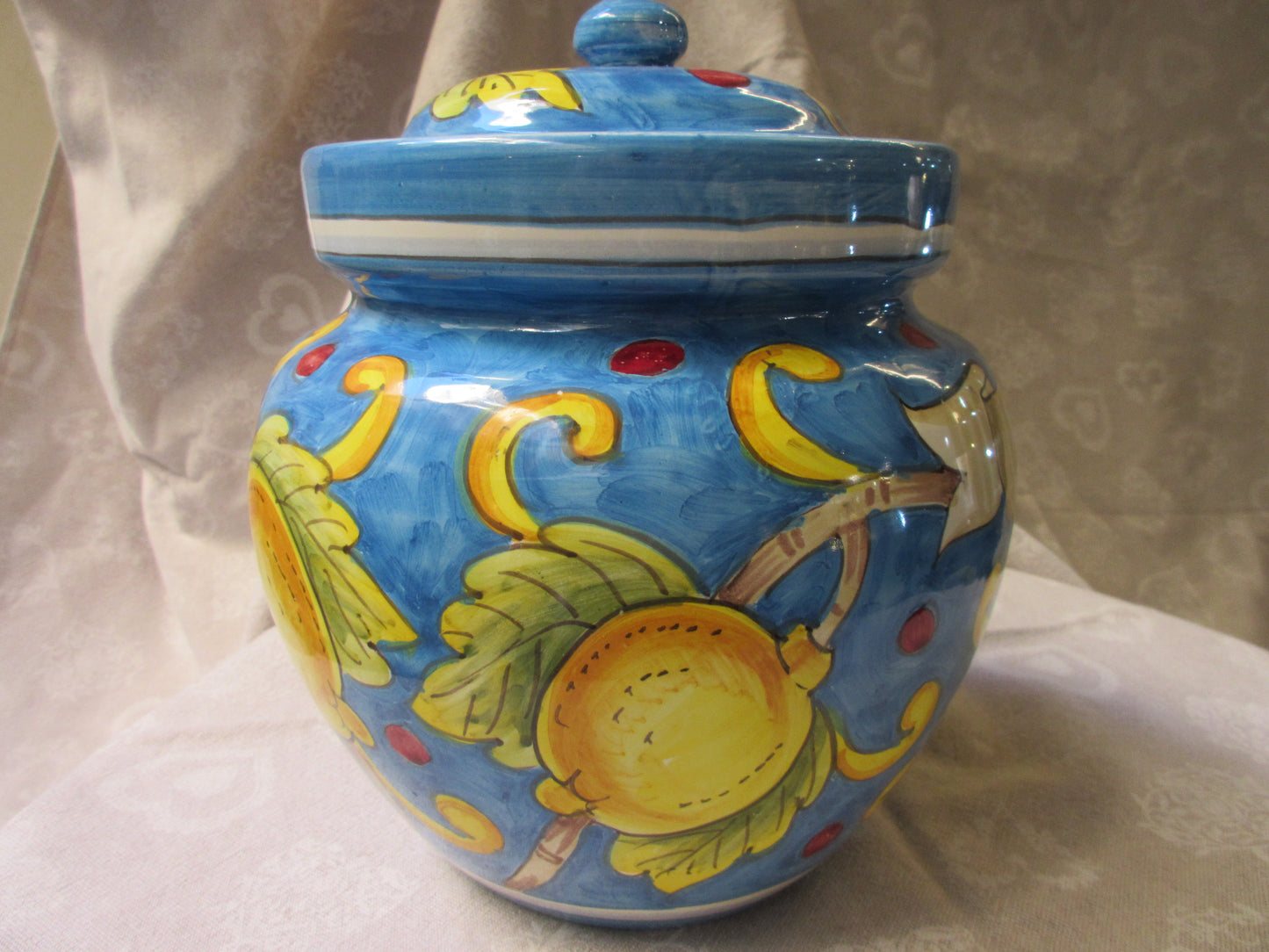 casa in barattolo di ceramica per biscotti