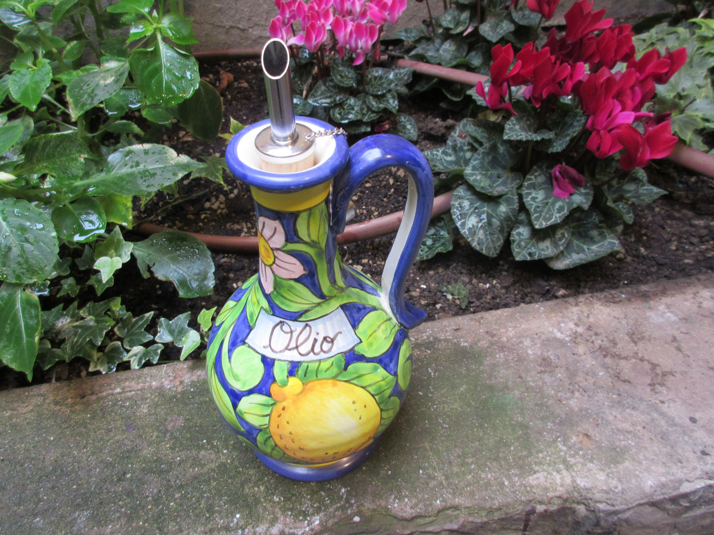 bottiglie di olio e aceto in ceramica