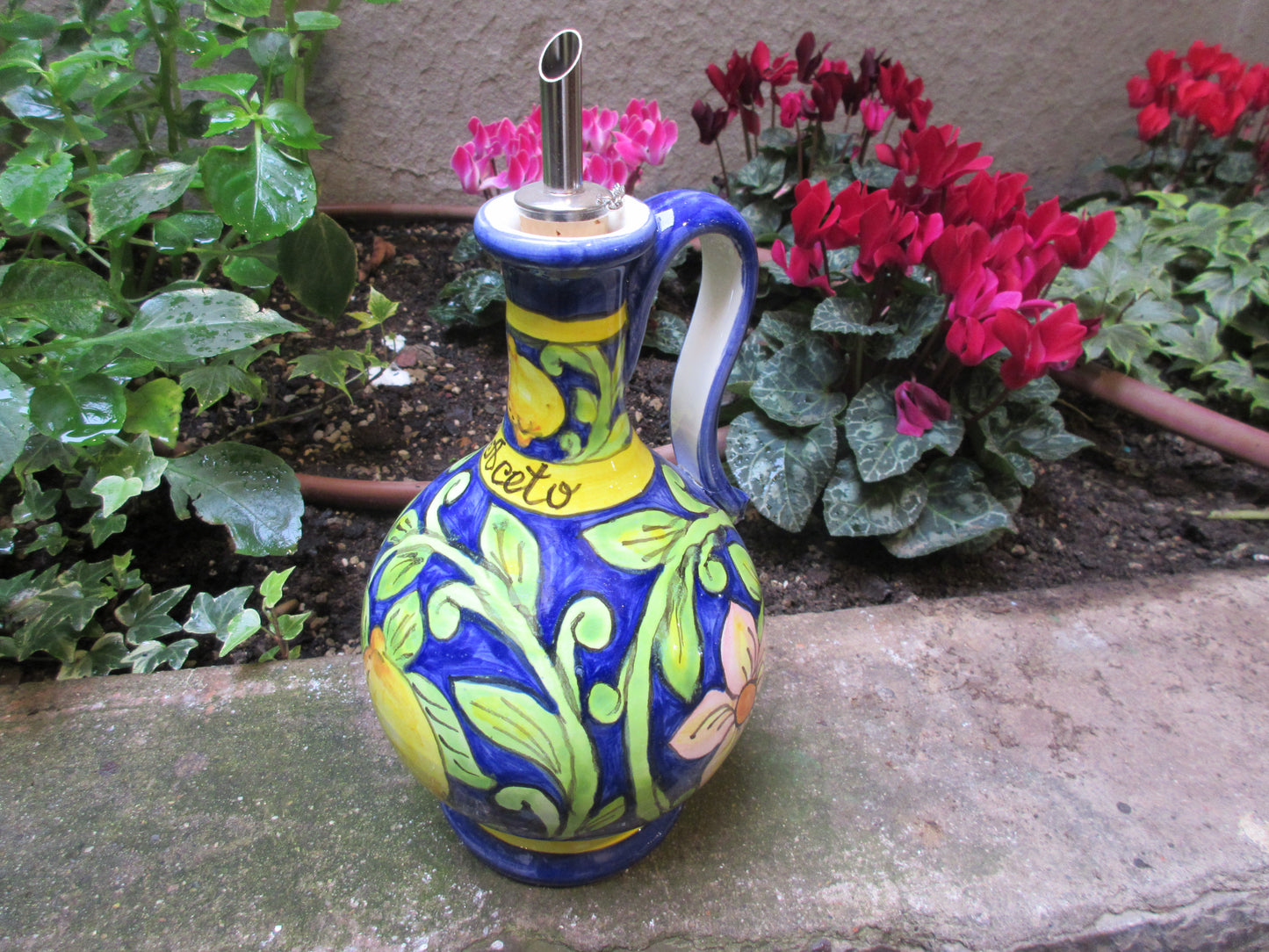 bottiglie di olio e aceto in ceramica