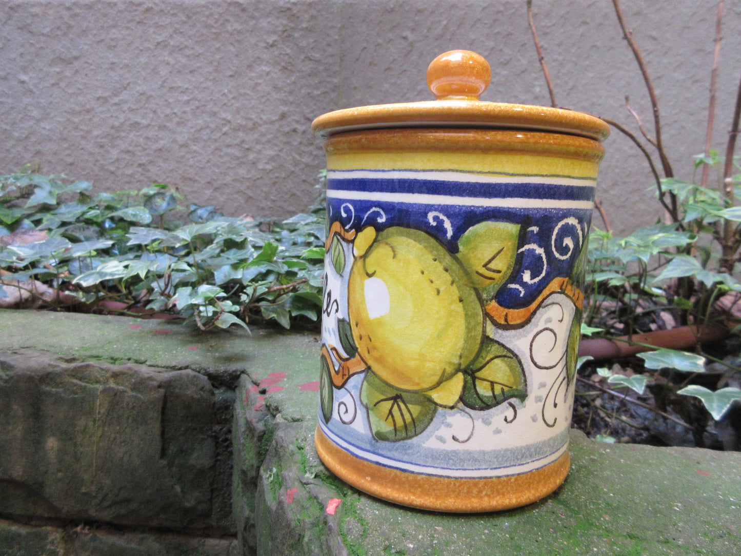 contenitore in ceramica