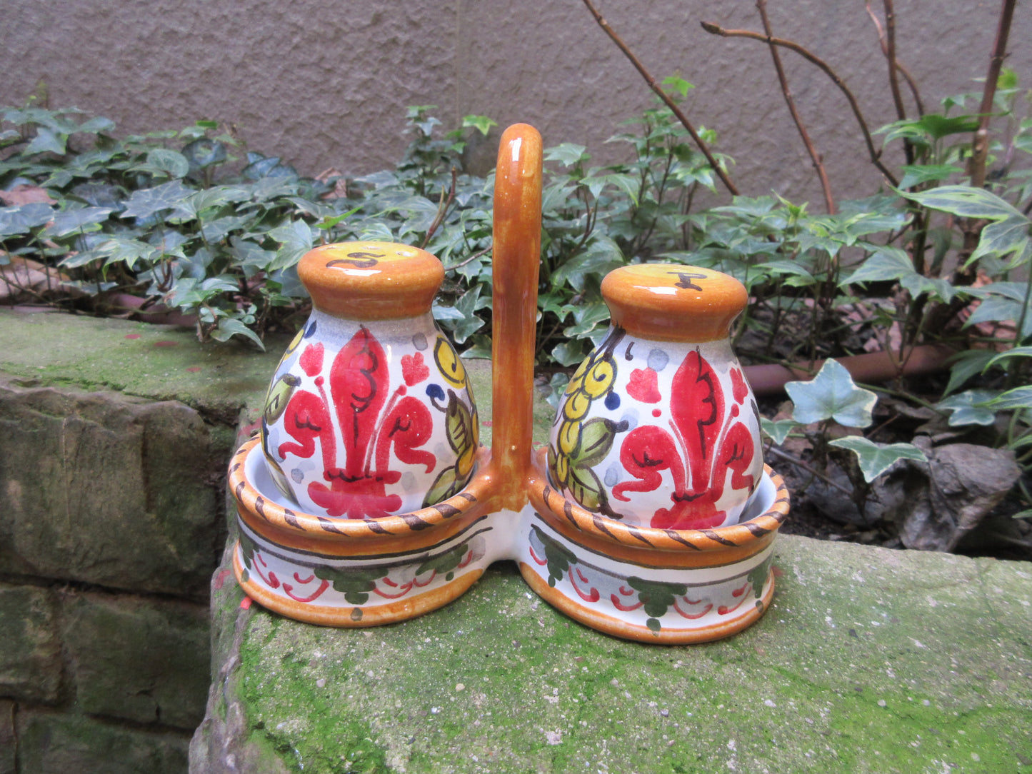 saliera e pepiera in ceramica