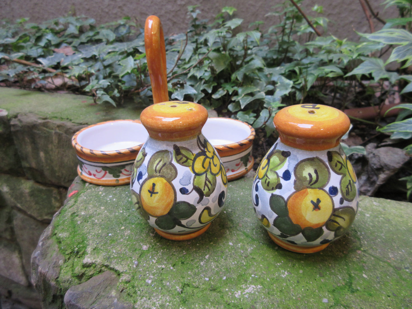 saliera e pepiera in ceramica