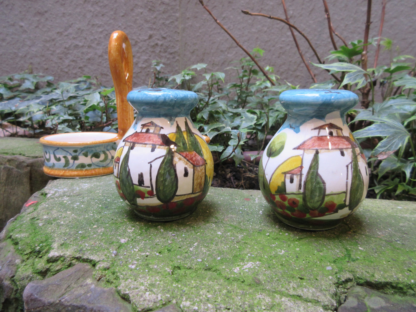 saliera e pepiera in ceramica