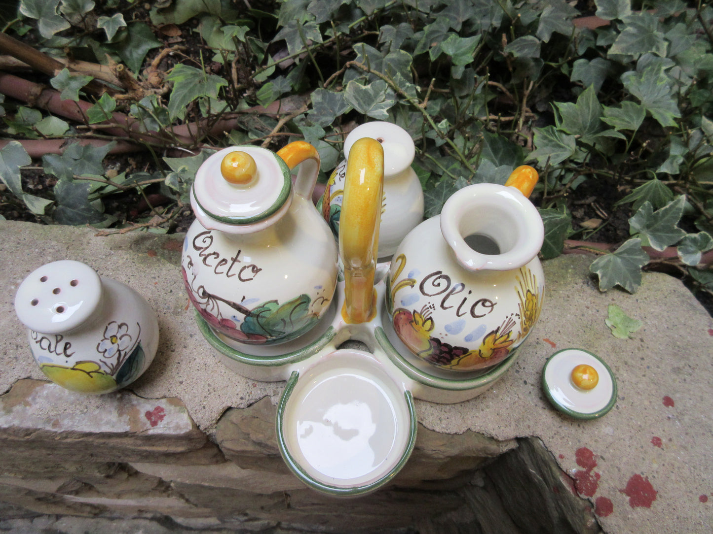 Set in ceramica per olio, aceto, sale e pepe